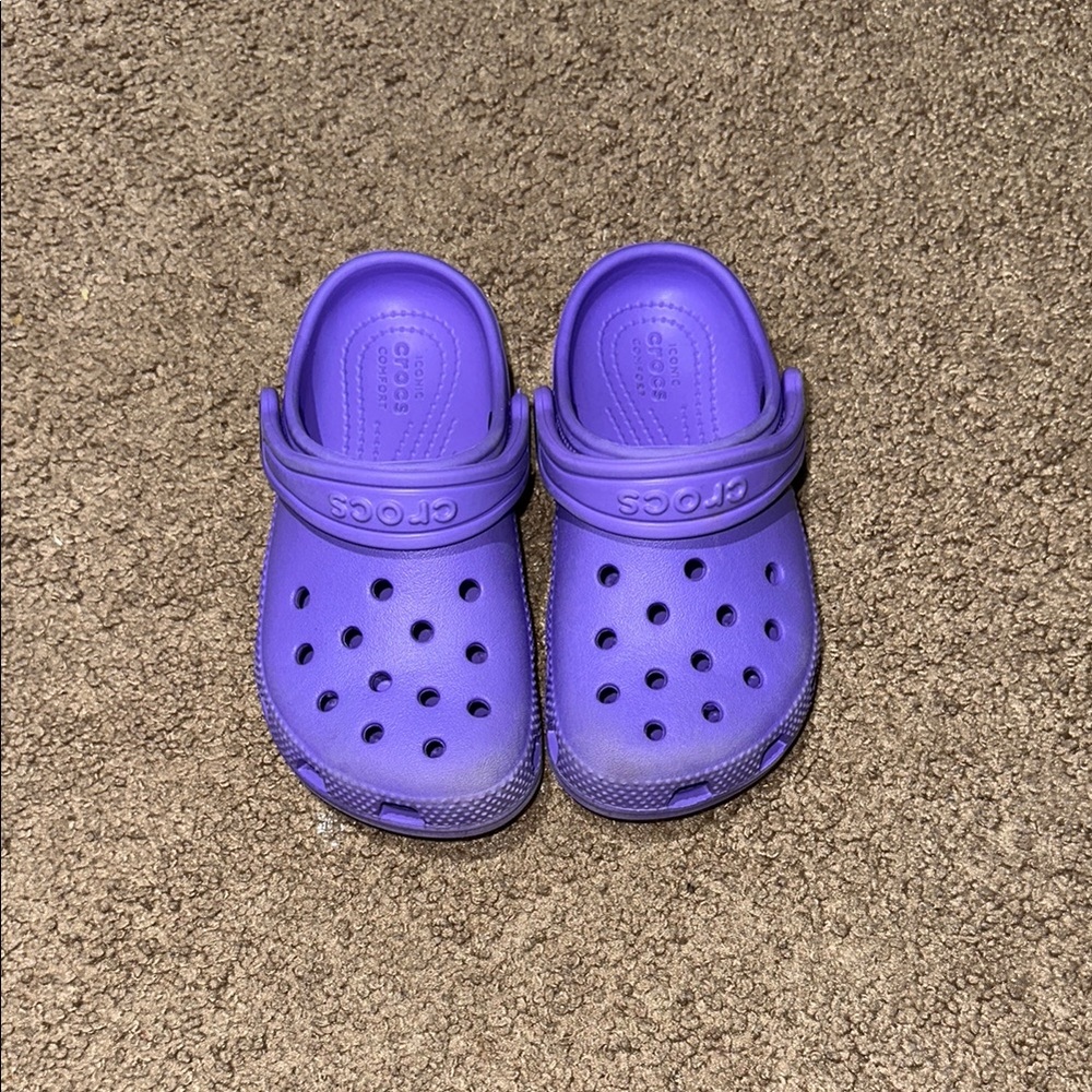 CROCS Purple Sandals with Ventilation and Heel Strap